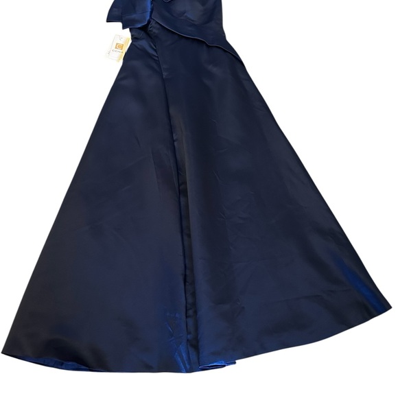 Cicinia Elegant Navy Blue Evening Gown - Picture 6 of 10